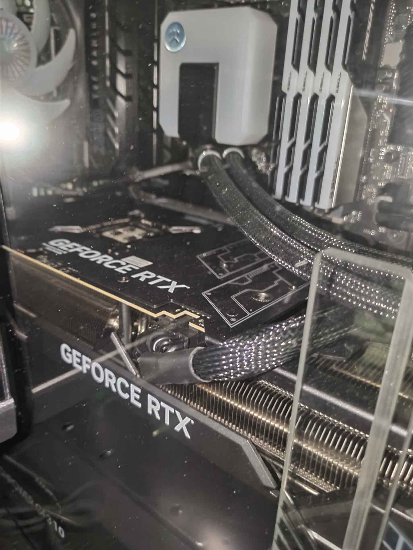 ذوب شدن کانکتور 16 پین 12VHPWR کارت گرافیک RTX 4090
