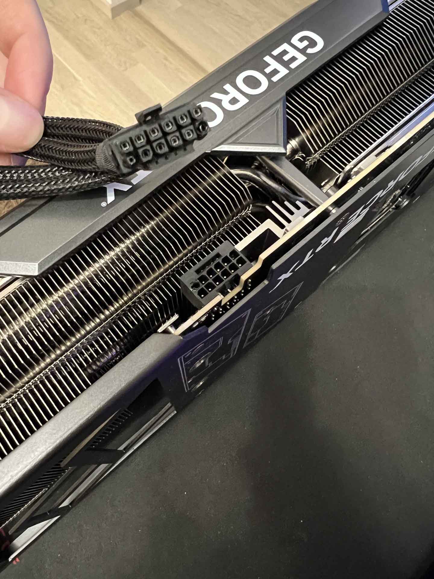 ذوب شدن کانکتور 16 پین 12VHPWR کارت گرافیک RTX 4090