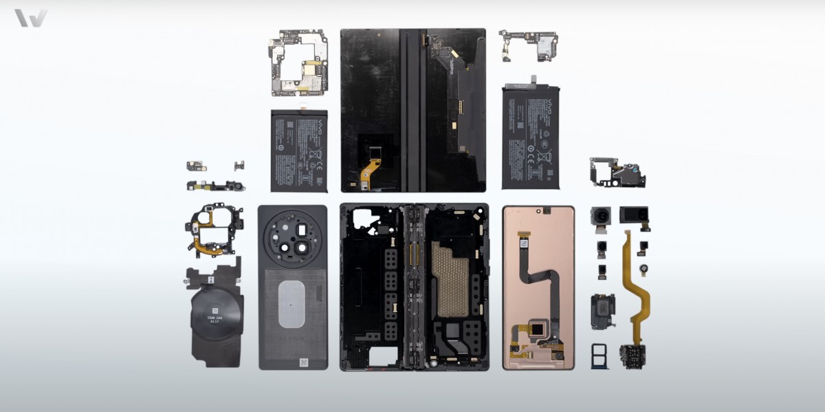 قسمت داخلی باریک‌ترین گوشی تاشوی جهان Vivo X Fold 3 جلوه زیبایی دارد