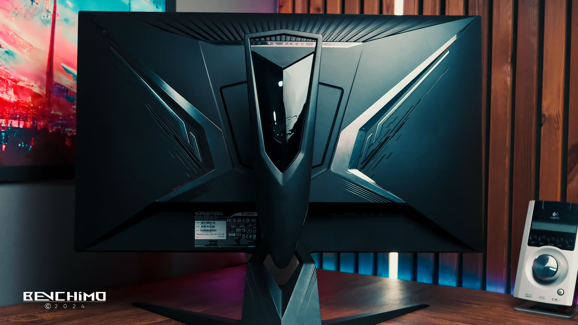 پشت مانیتور گیگابایت Aorus FI32U