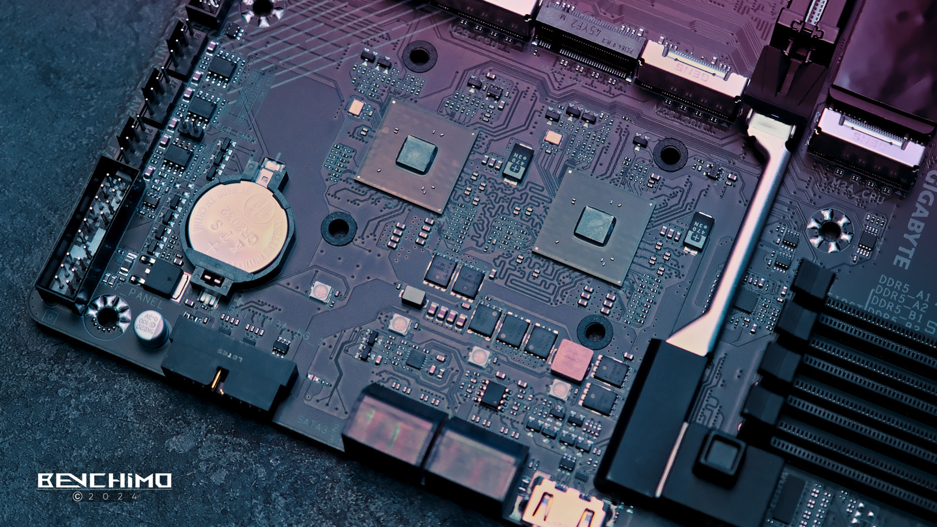 قابلیت PCIe EZ-Latch Plus مادربرد X870E AORUS ELITE WIFI7