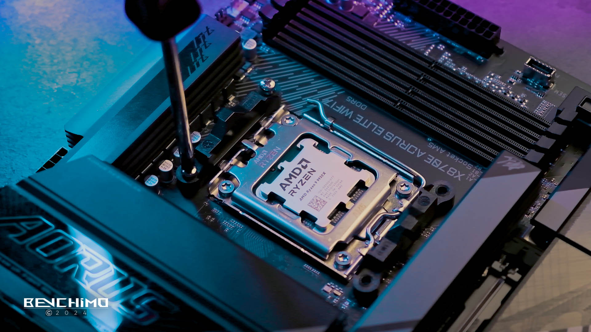 نصب پردازنده روی مادربرد X870E AORUS ELITE WIFI7