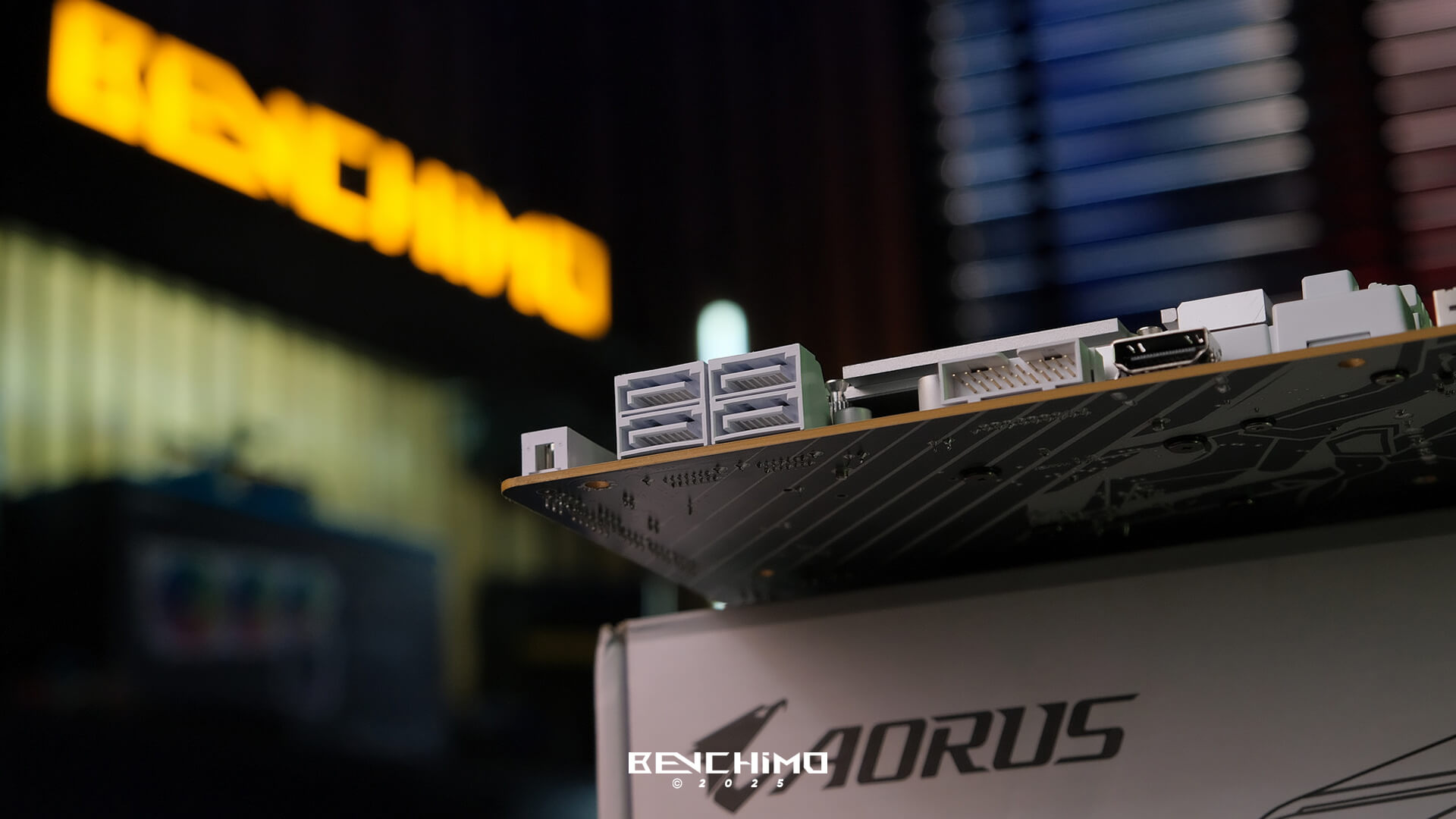 لبه مادربرد Z890 AORUS Pro Ice