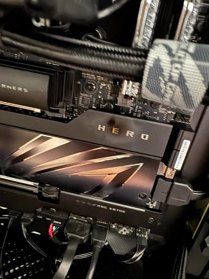 کارت گرافیک ASTRAL RTX 5090 حین وبگردی آتش گرفت !