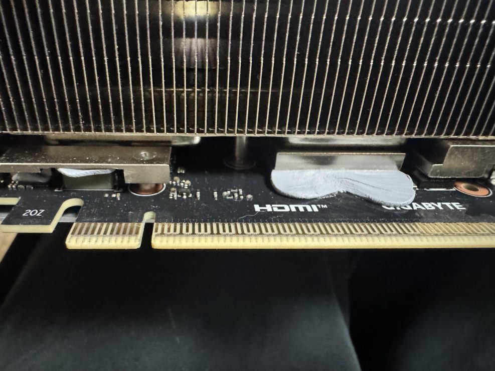 ژل حرارتی کارت گرافیک RTX 5080 AORUS Master تنها بعد از یک ماه کار نشت می‌کند !