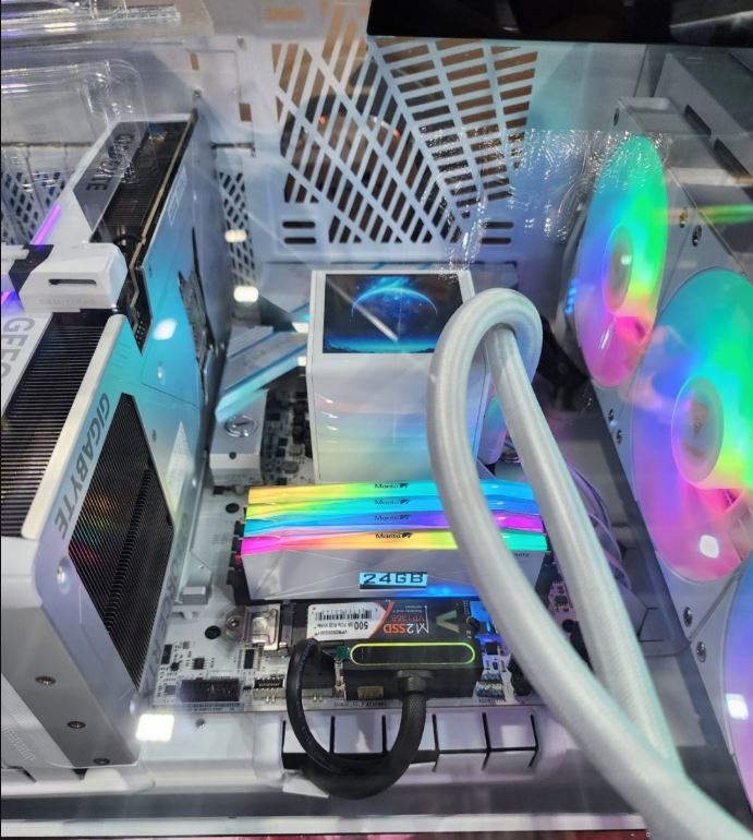 شرکت V-Color از رم DDR5 مجهز به LCD رونمایی کرد