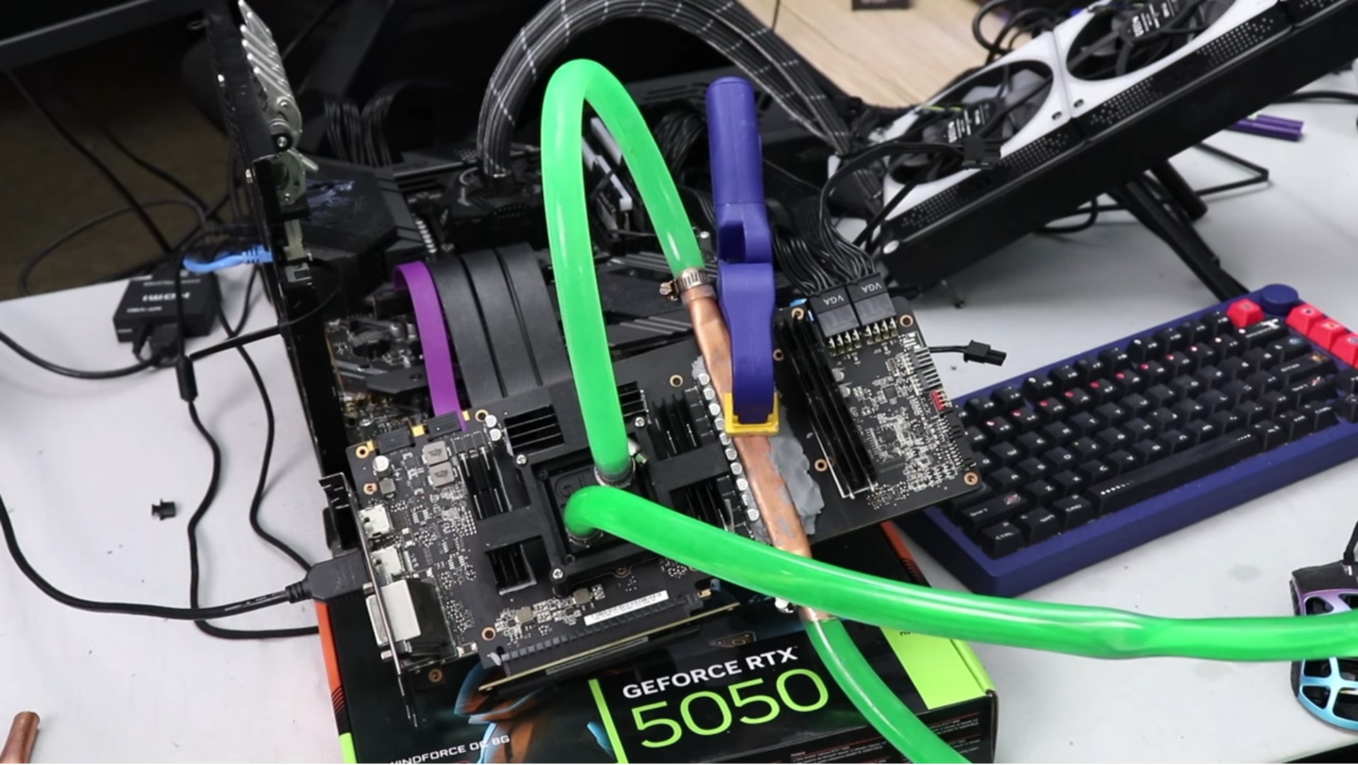 کارت گرافیک GTX 1080 Ti حتی با وجود اورکلاک از RTX 5050 شکست خورد