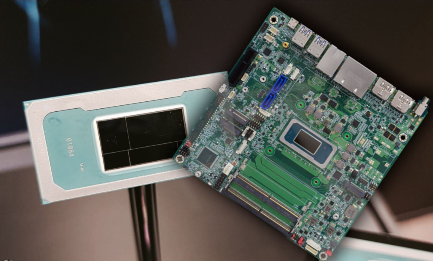 مادربرد صنعتی Mini-ITX با پردازنده Panther Lake-H اینتل