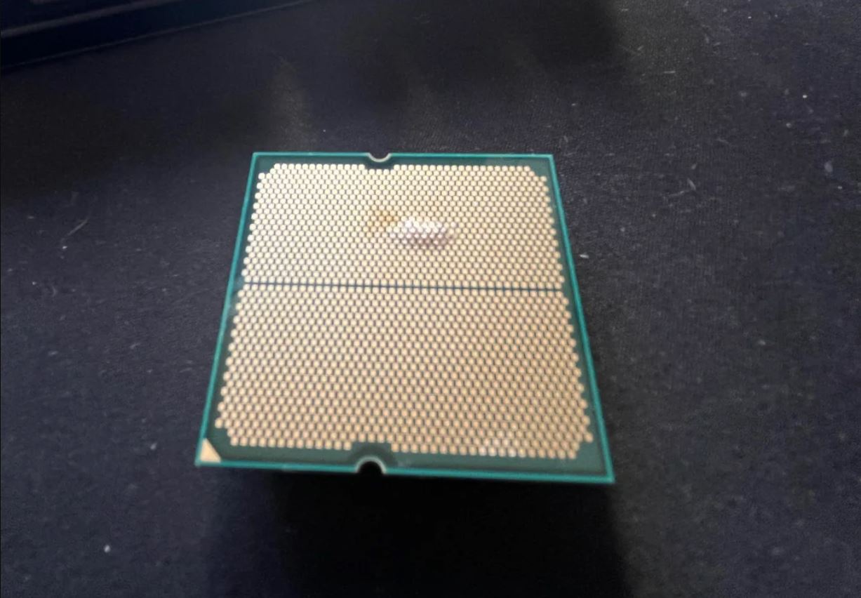 پردازنده Ryzen 7800X3D روی مادربرد ASRock X870 Riptide سوخت